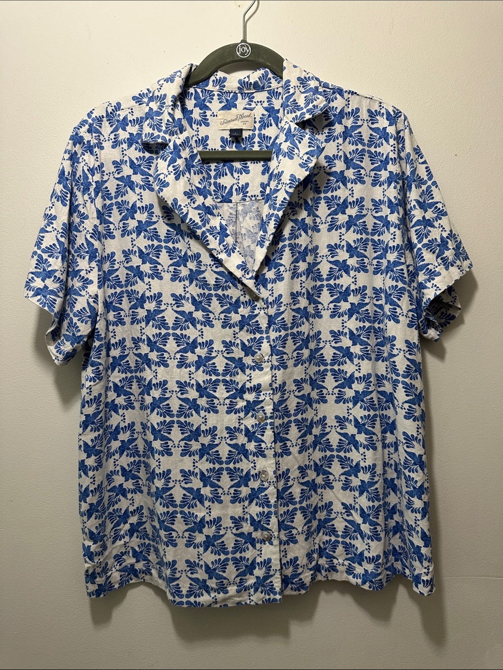 Universal Thread Short-Sleeve Button-Up with Blue Floral Print Size L
